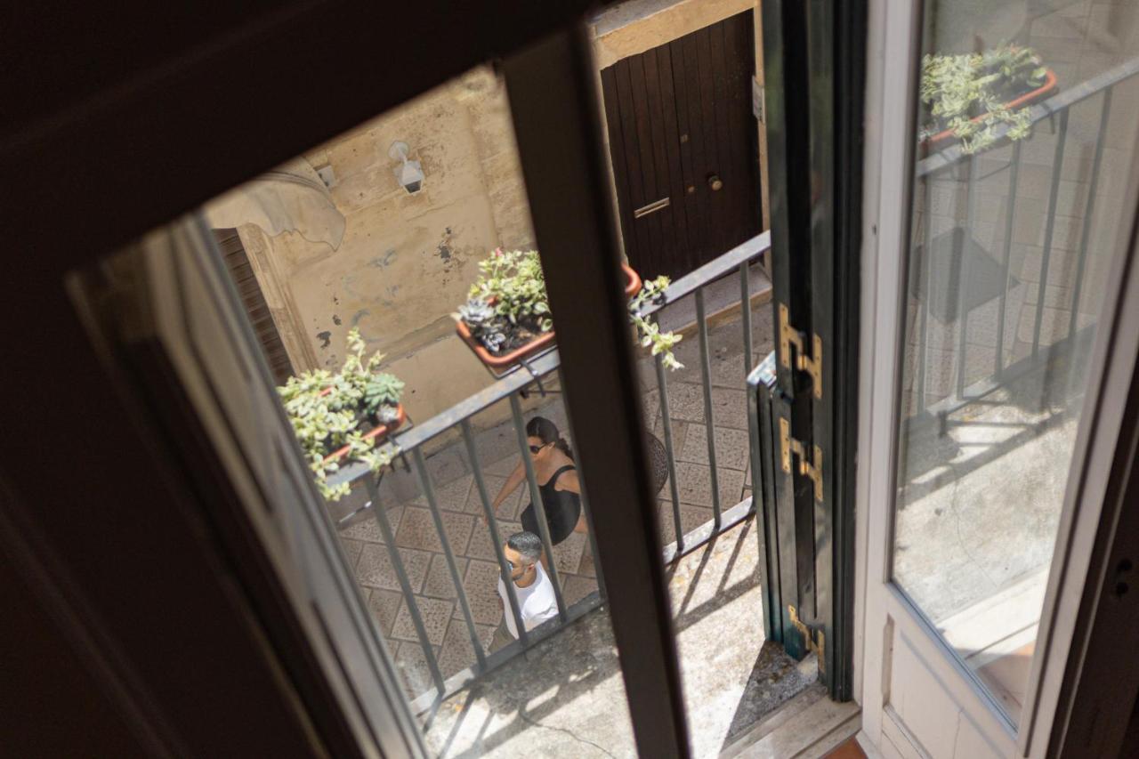 Palazzo Della Contessa - Suites & Breakfast Lecce Dış mekan fotoğraf